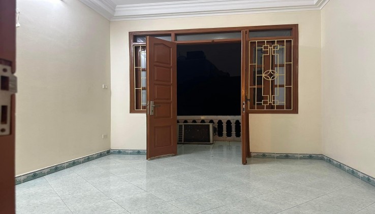 Cho thuê nhà ngõ ba gác Nguyễn khang - cầu giấy - 31m - 5 tầng - 13 triệu